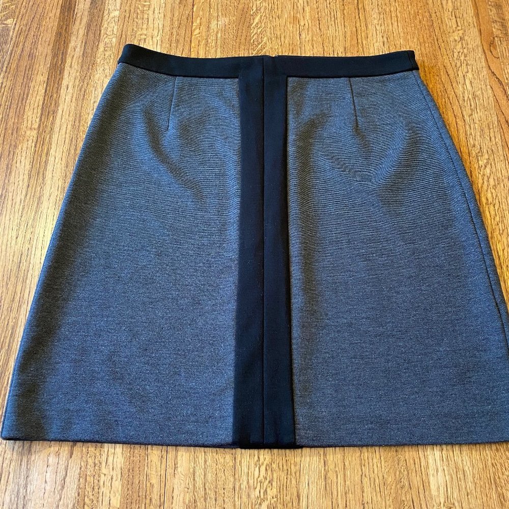 Laundry by Shelli Segal Gray with Black Trim Skirt Size 6